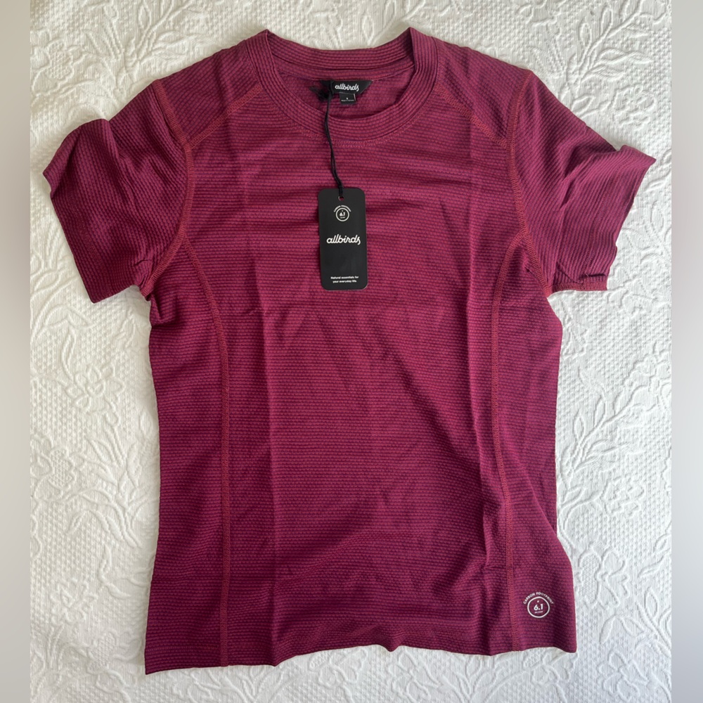NWT Allbirds Natural Run Tee in Thrive Crimson red magenta size small